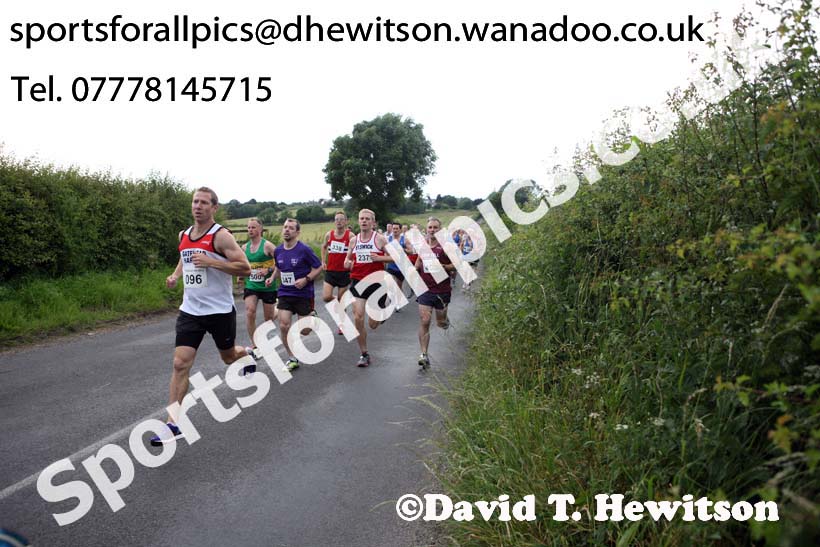 Start of the Tynedale 10k Road Race. Photo: David T. Hewitson/Sports for All Pics